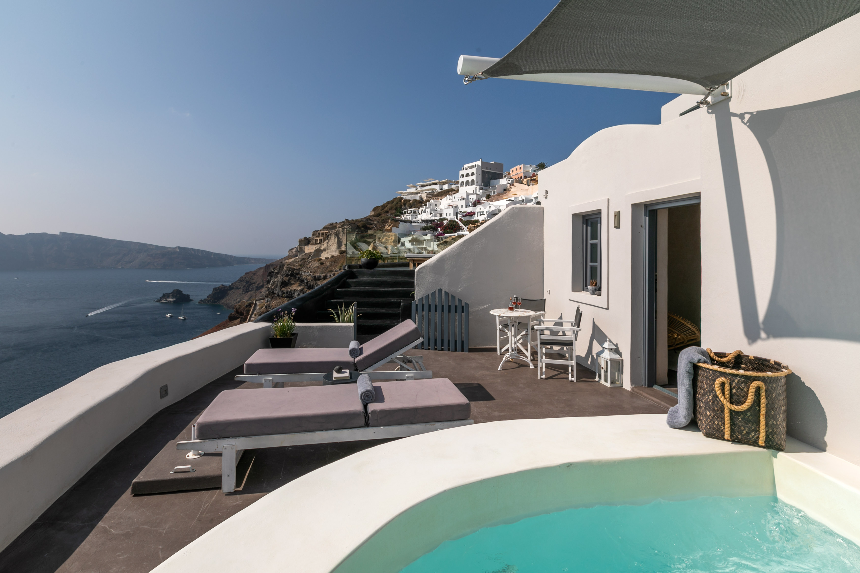 Luxury Apartment in Santorini with Caldera View Nostos Apartments